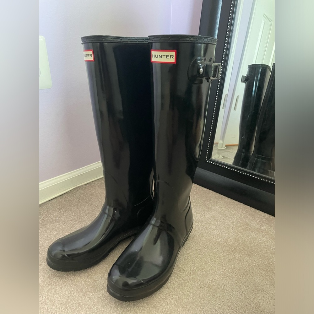 NWOT Tall Black Gloss Hunter Boots
